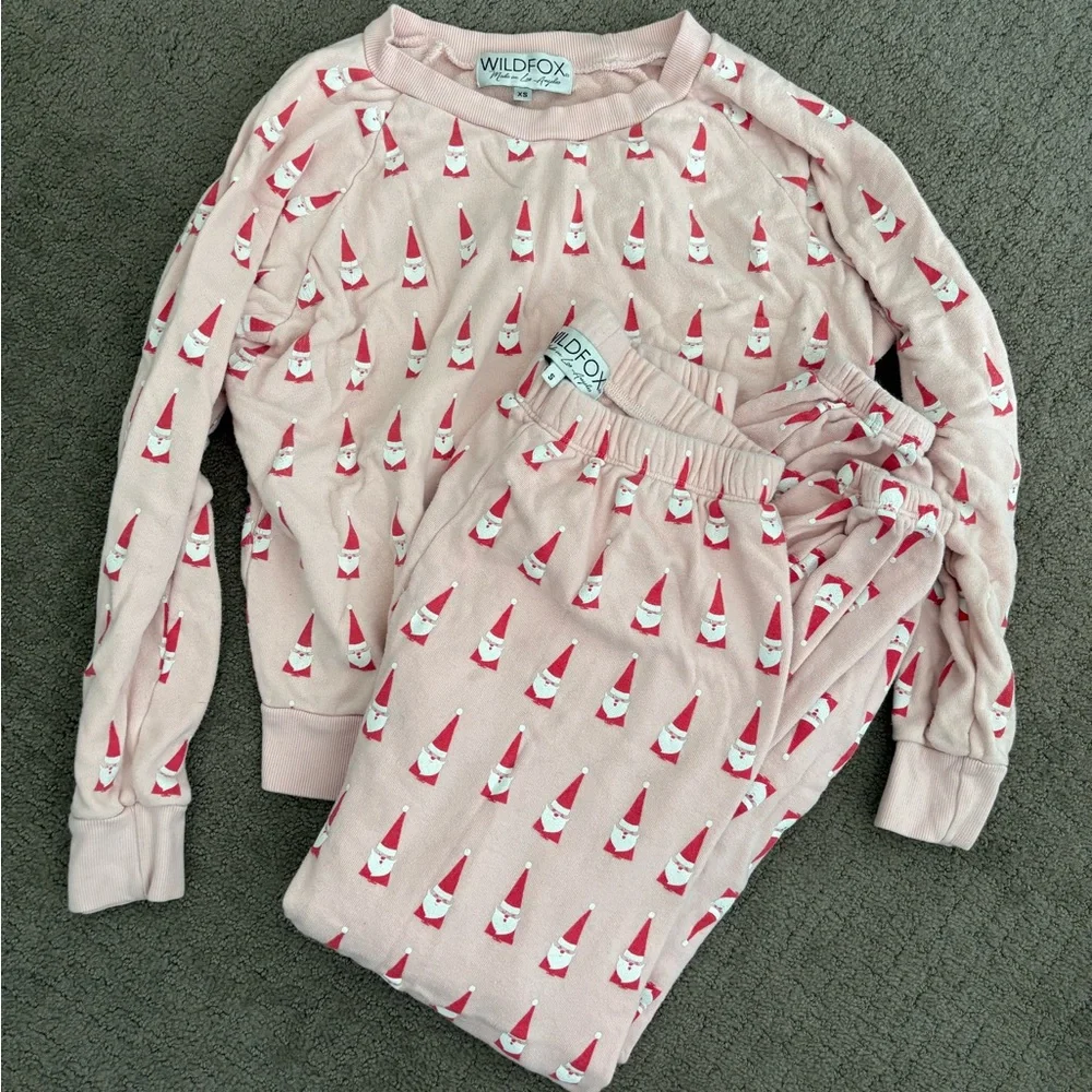 Wildfox Pink Santa Christmas Holiday Gnome Print Pajama Set
XS top S bottoms - Picture 3 of 3